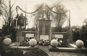 Pomnik Powstańców Wielkopolskich lata 1918-1919 w 10-tą rocznicę odzyskania niepodległości